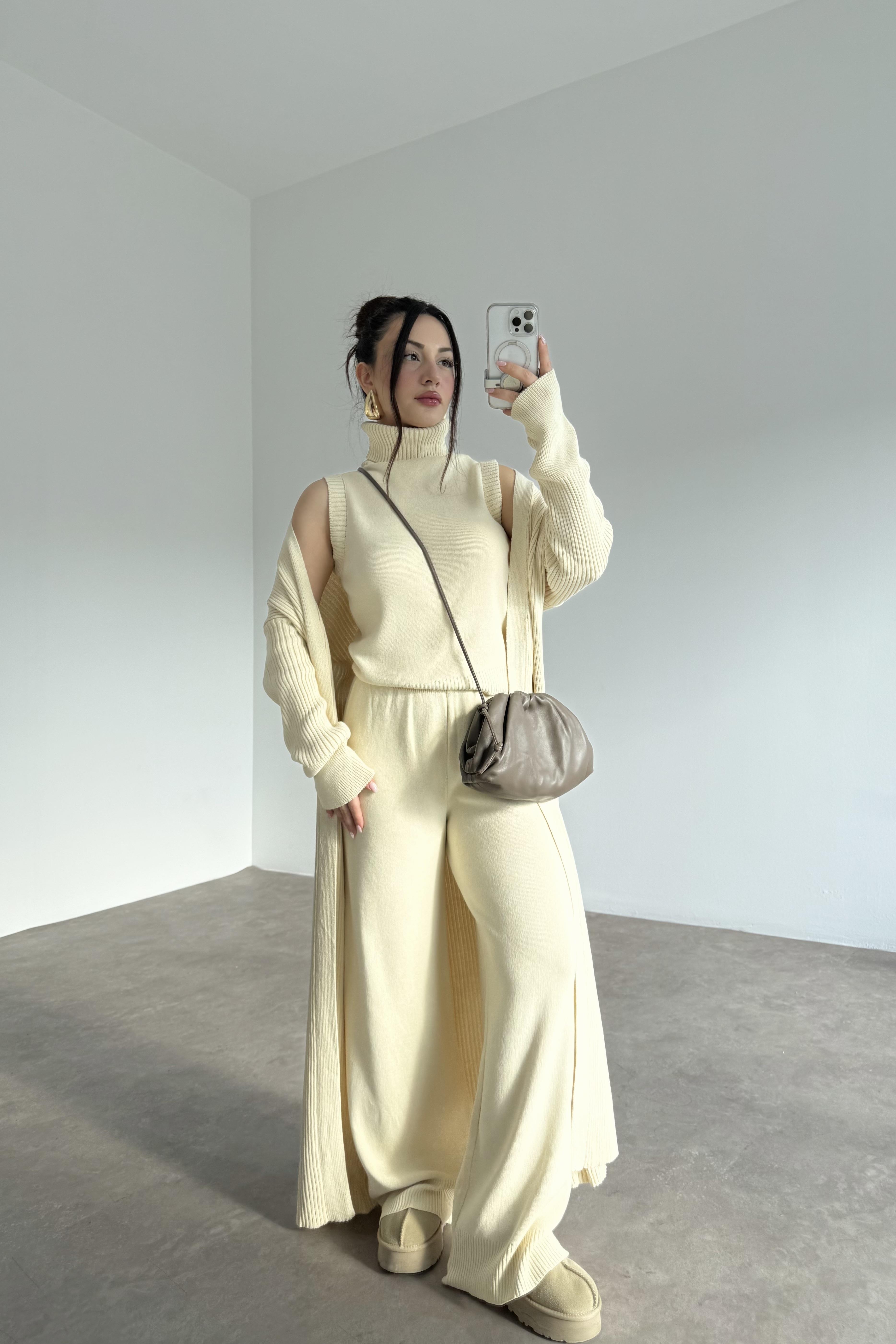 Uzun Hırkalı Pantolonlu Üç Parça Ekru Takım