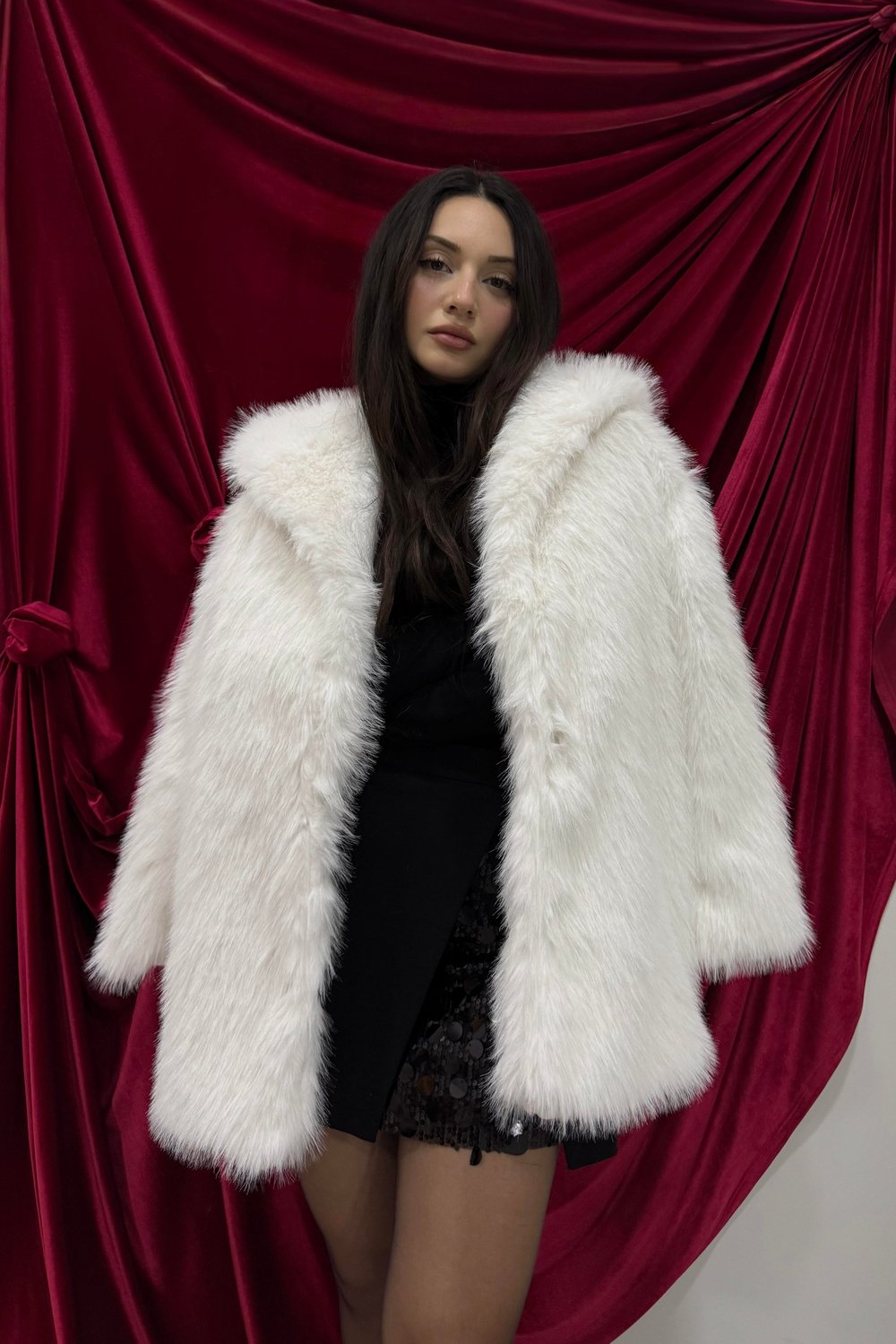 Uzun Yakalı Beyaz Kürk