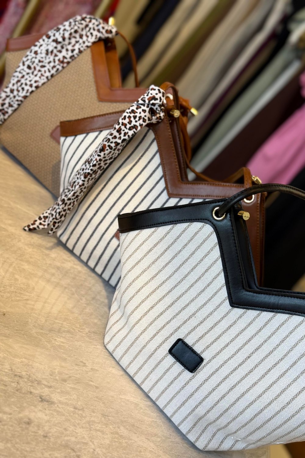 V Kesimli Natural El Çantası