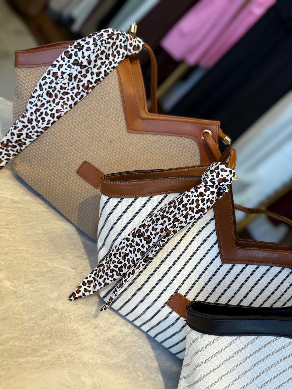 V Kesimli Natural El Çantası