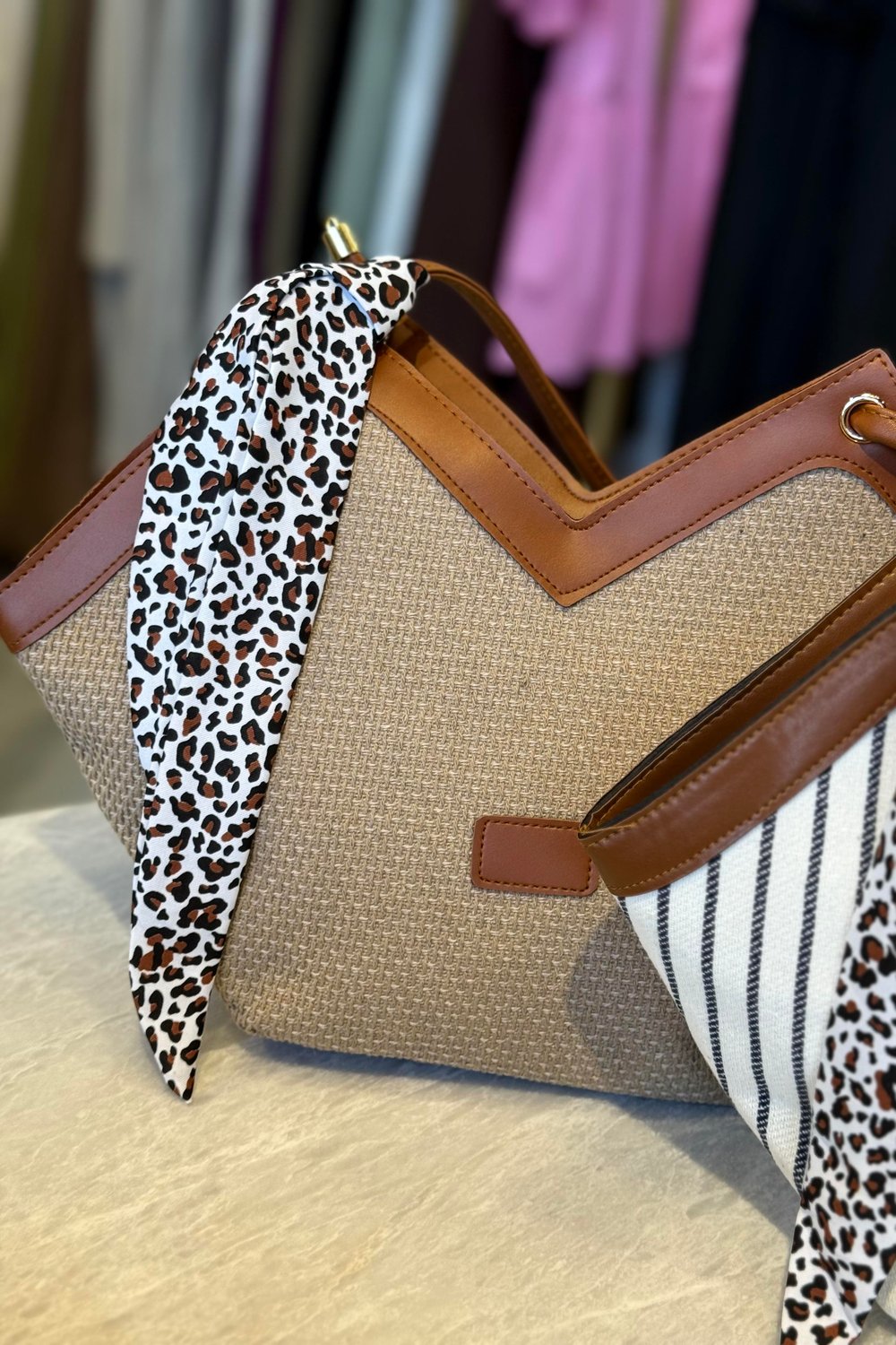 V Kesimli Natural El Çantası