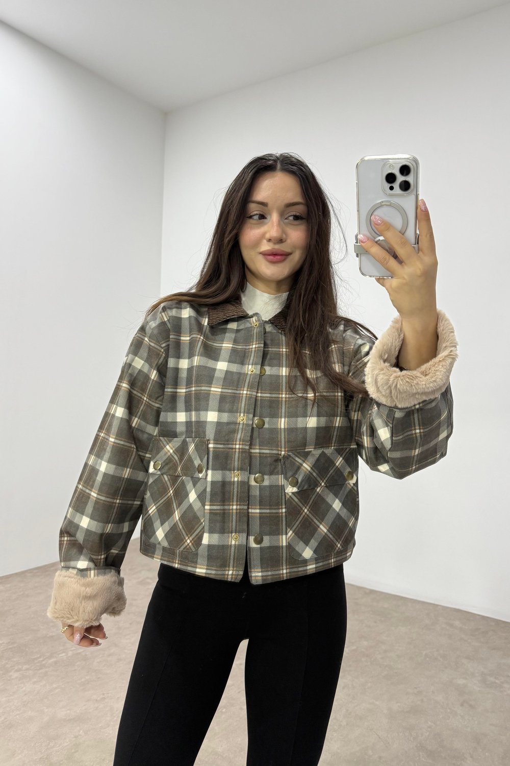 Yeşil Ekoseli İçi Polar Kürklü Su Geçirmez Mont