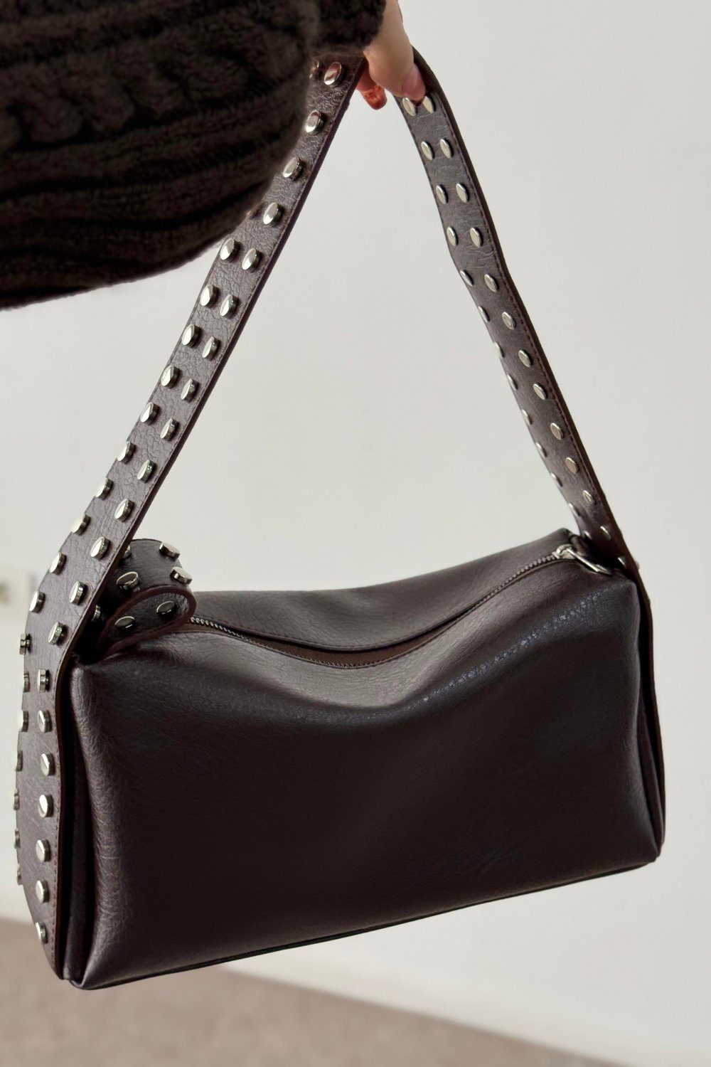 Zımbalı Deri Baget Acı Kahve Çanta