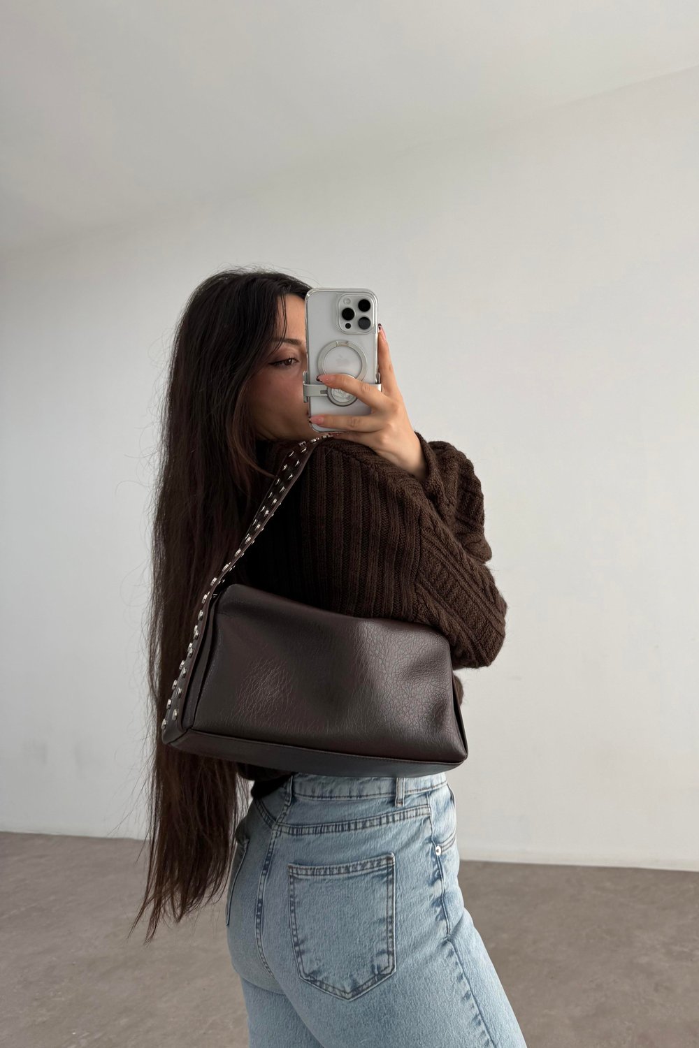 Zımbalı Deri Baget Acı Kahve Çanta