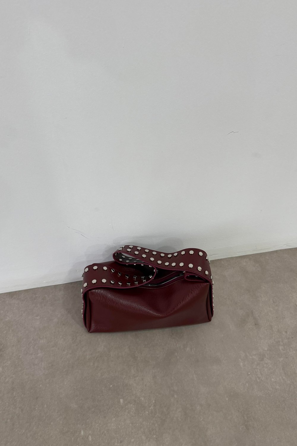 Zımbalı Deri Baget Bordo Çanta