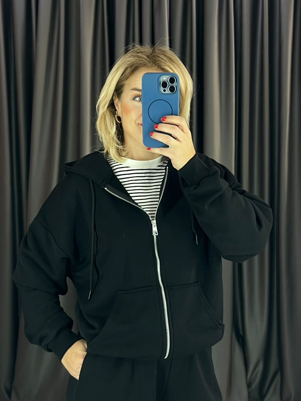 Kapüşonlu Fermuarlı Siyah Sweatshirt