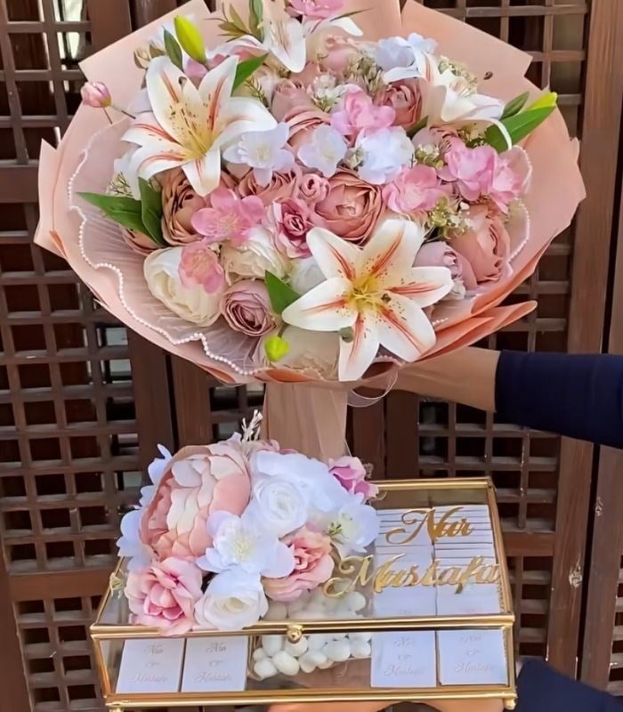 pembe şakayık lilyum isteme çiçeği isteme çikolatası