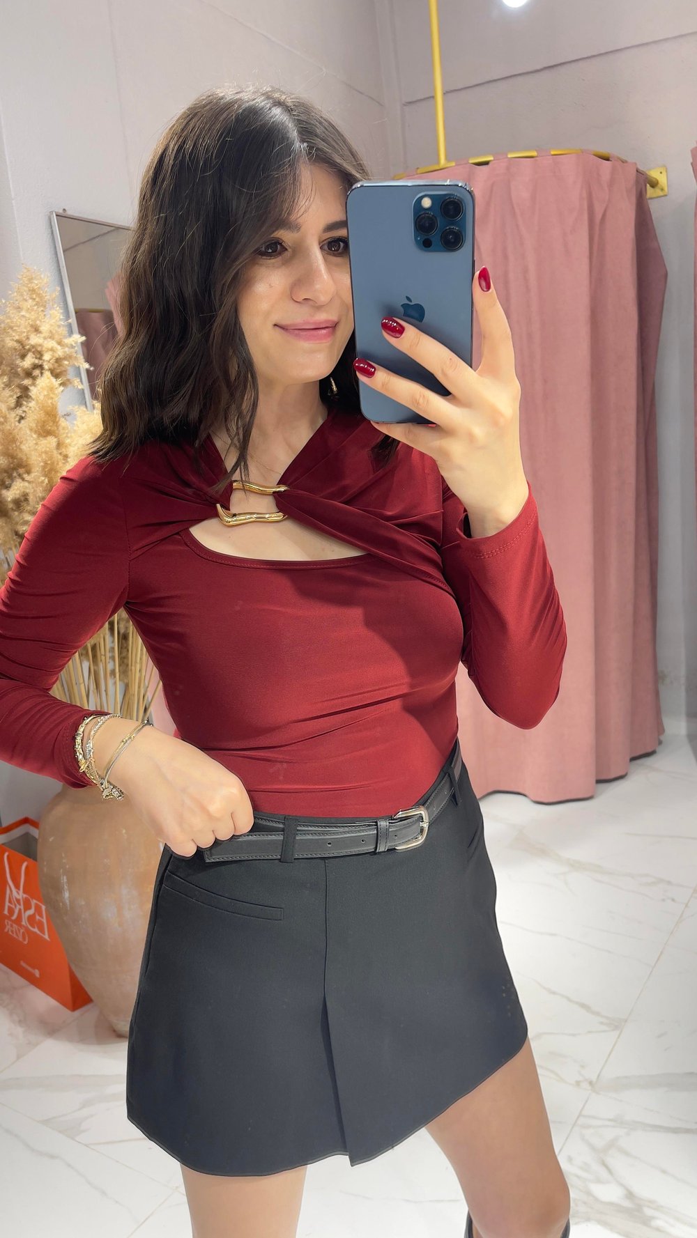 CROP GÖRÜNÜMLÜ TOKA DETAYLI BLUZ-BORDO