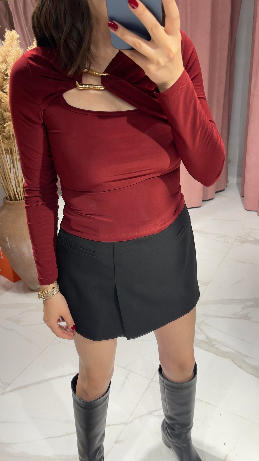 CROP GÖRÜNÜMLÜ TOKA DETAYLI BLUZ-BORDO