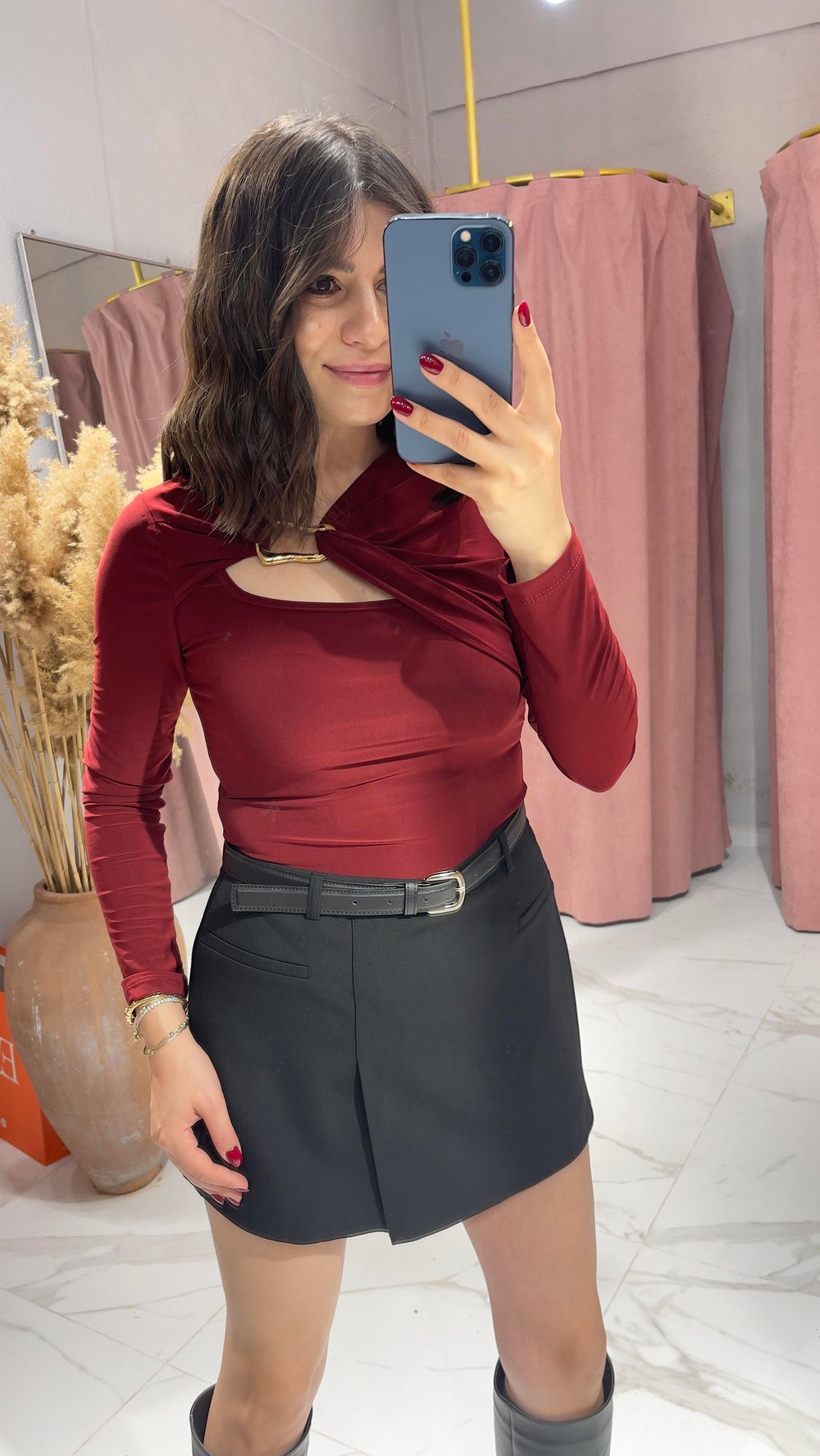 CROP GÖRÜNÜMLÜ TOKA DETAYLI BLUZ-BORDO