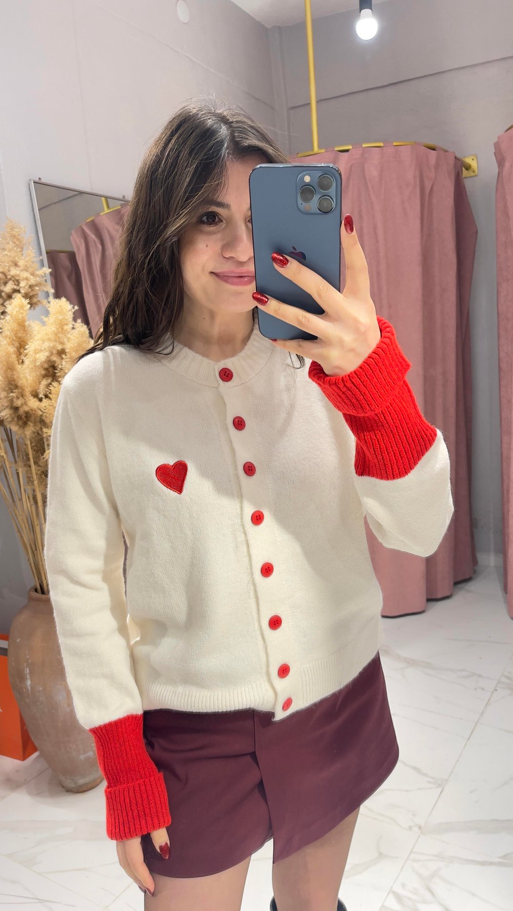 KIRMIZI KALP VE DÜĞME DETAYLI HIRKA-KREM