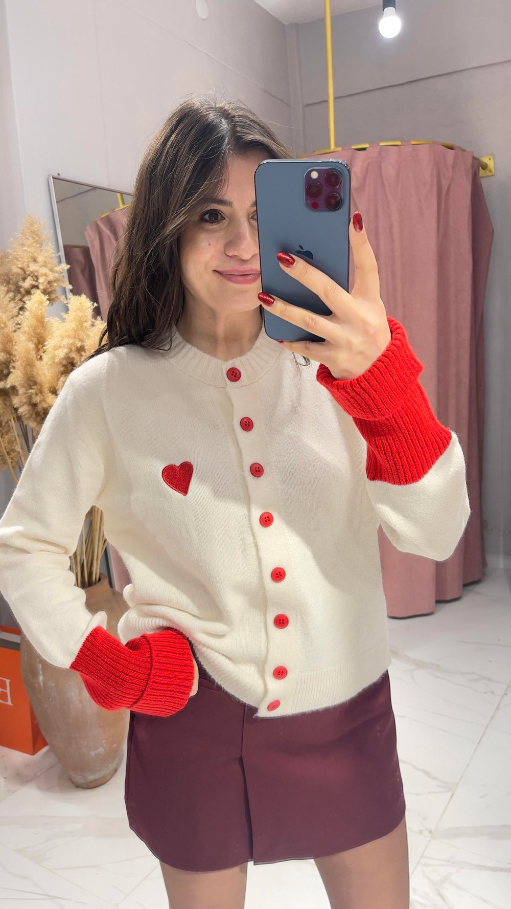 KIRMIZI KALP VE DÜĞME DETAYLI HIRKA-KREM