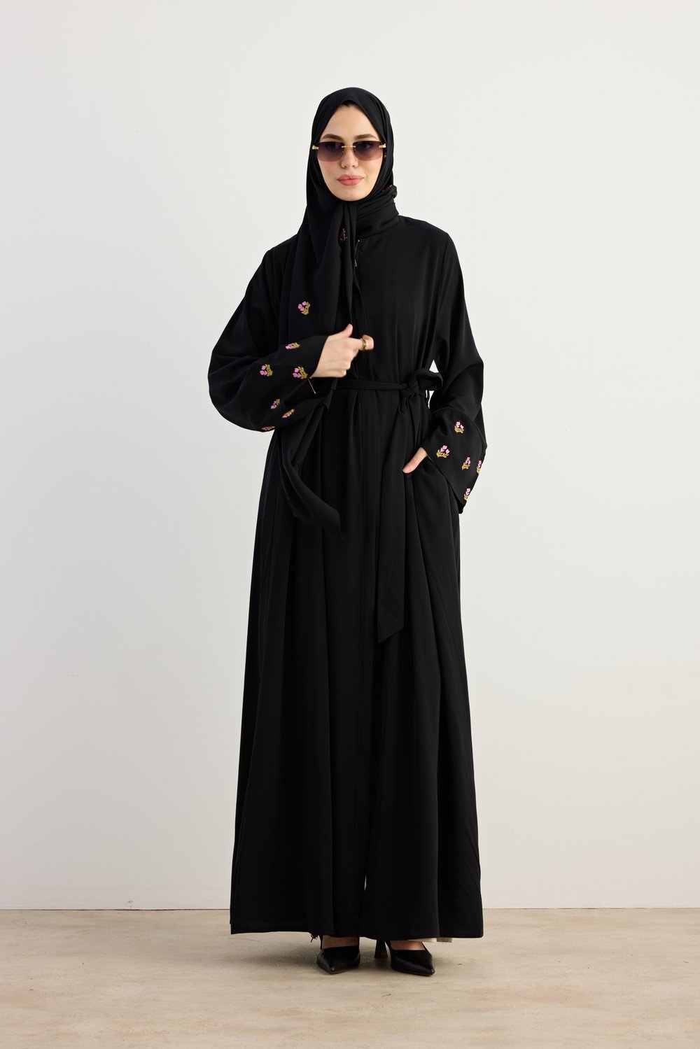 Serpme Çiçek Nakışlı Abaya - Siyah