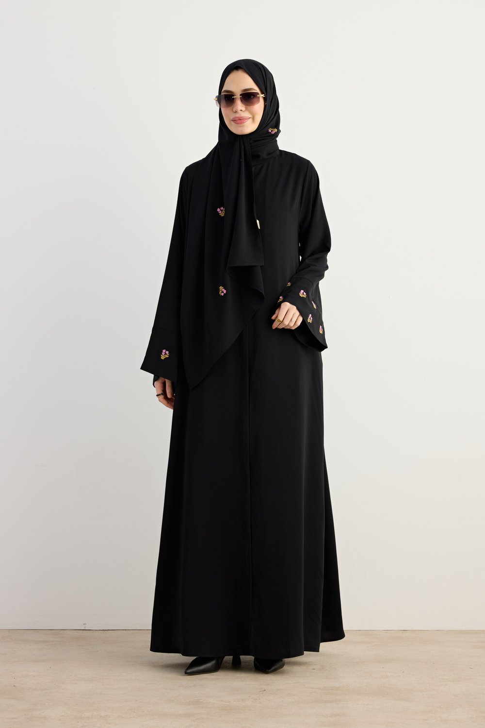 Serpme Çiçek Nakışlı Abaya - Siyah