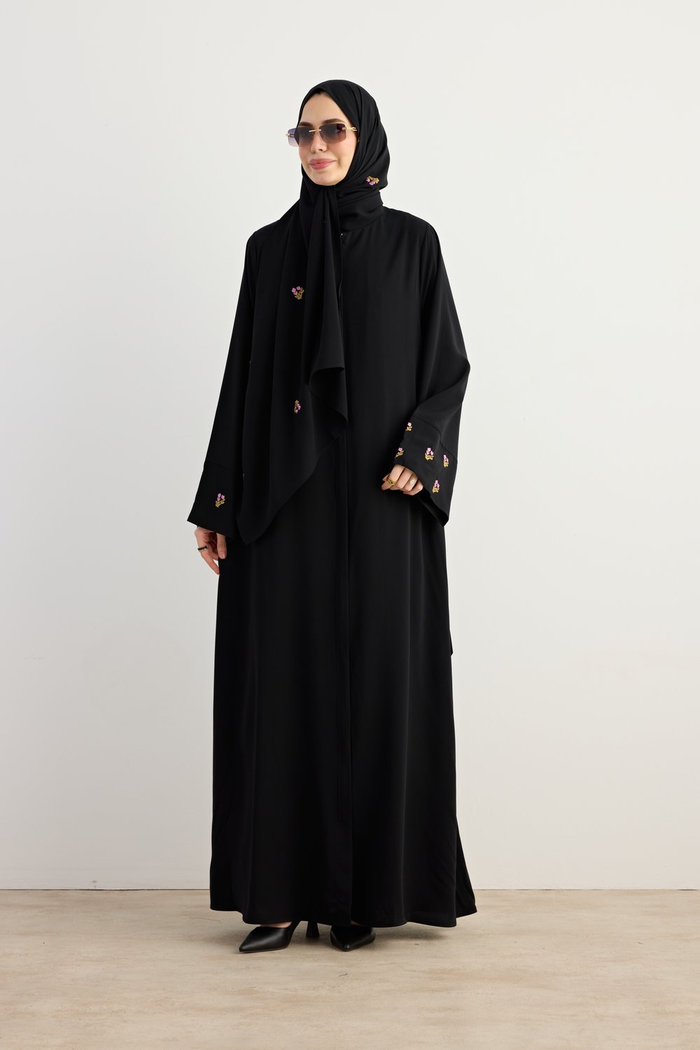 Serpme Çiçek Nakışlı Abaya - Siyah