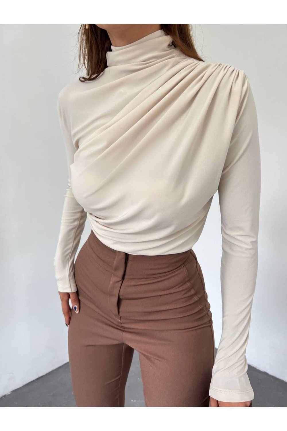 Drape Detaylı Balıkçı Yaka Boğazlı  Body Krem Ekru Bej Şık Bluz