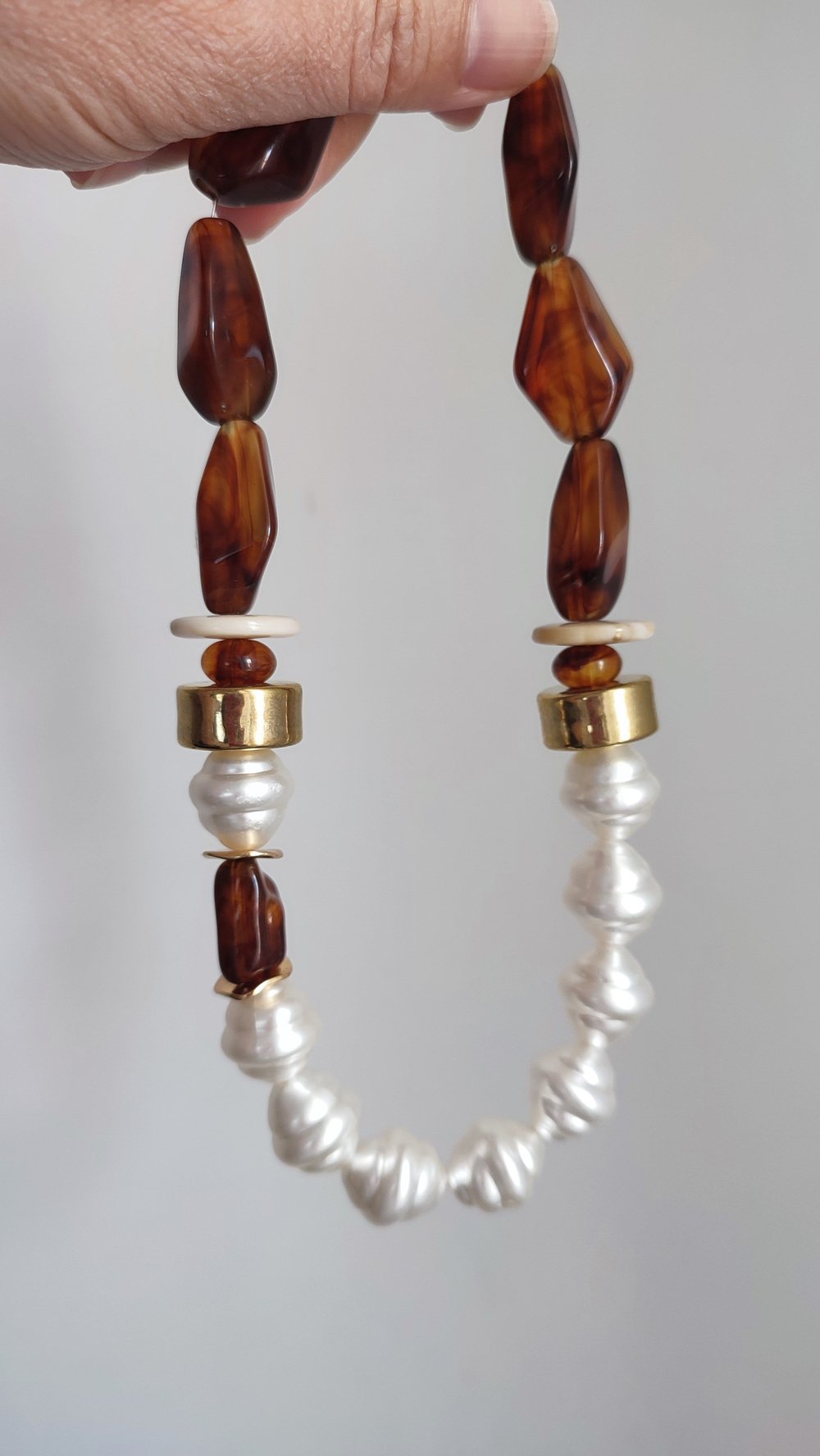 İNCİ &KAHVE KOLYE (48 CM)