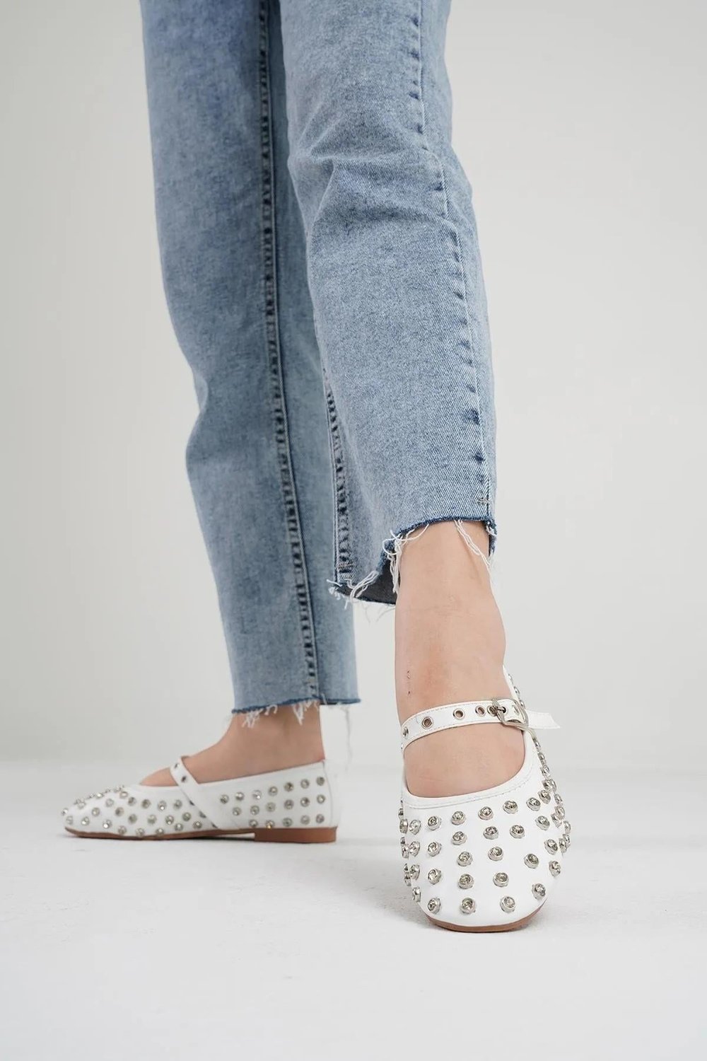 Zımbalı Taşlı Kemerli Kadın Babet