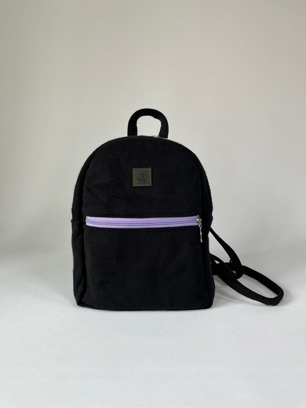 Siyah - Mor Tay Tüyü Backpack