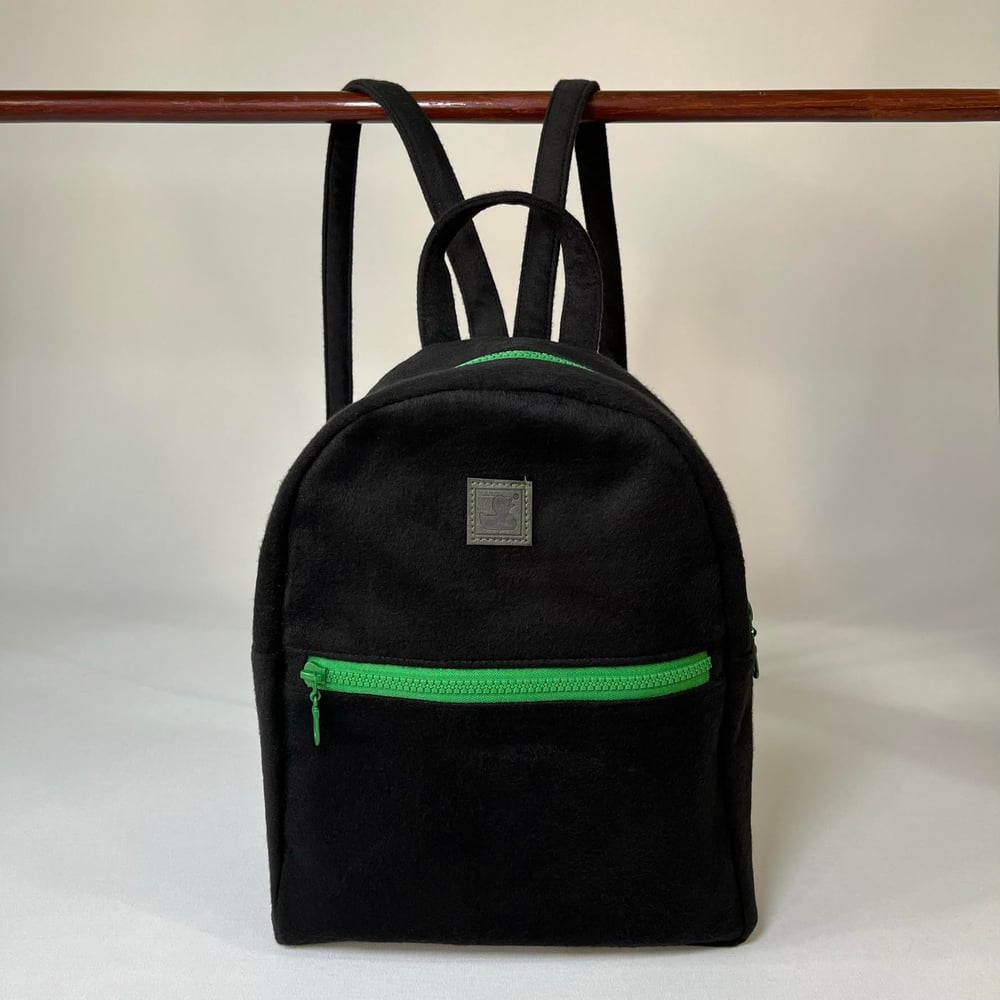 Siyah - Yeşil Tay Tüyü Backpack