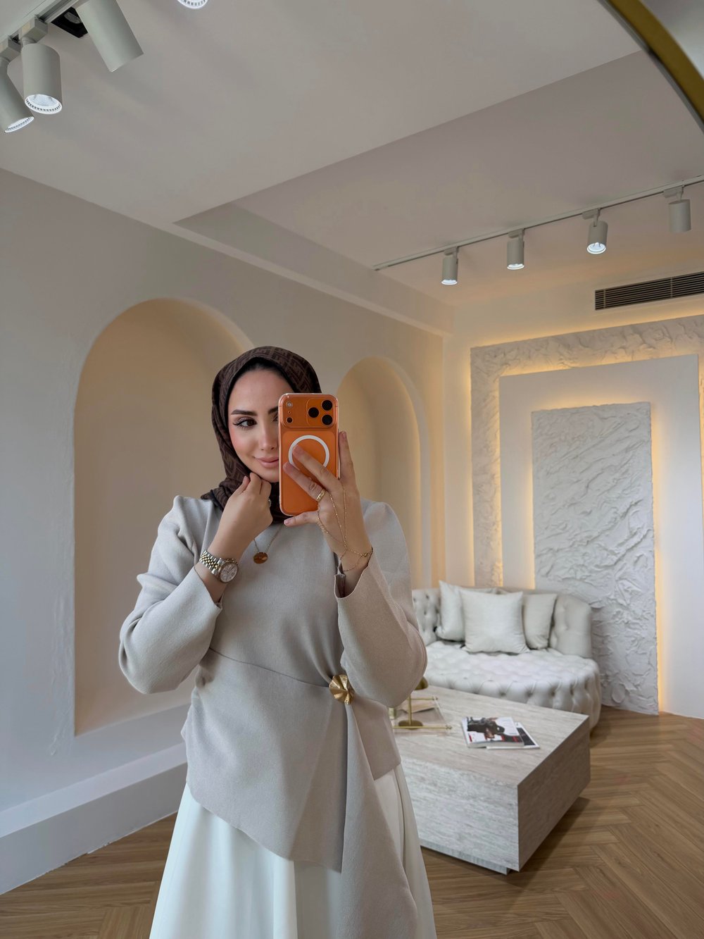 BROŞLU MERSERİZE BLUZ TAŞ RENK
