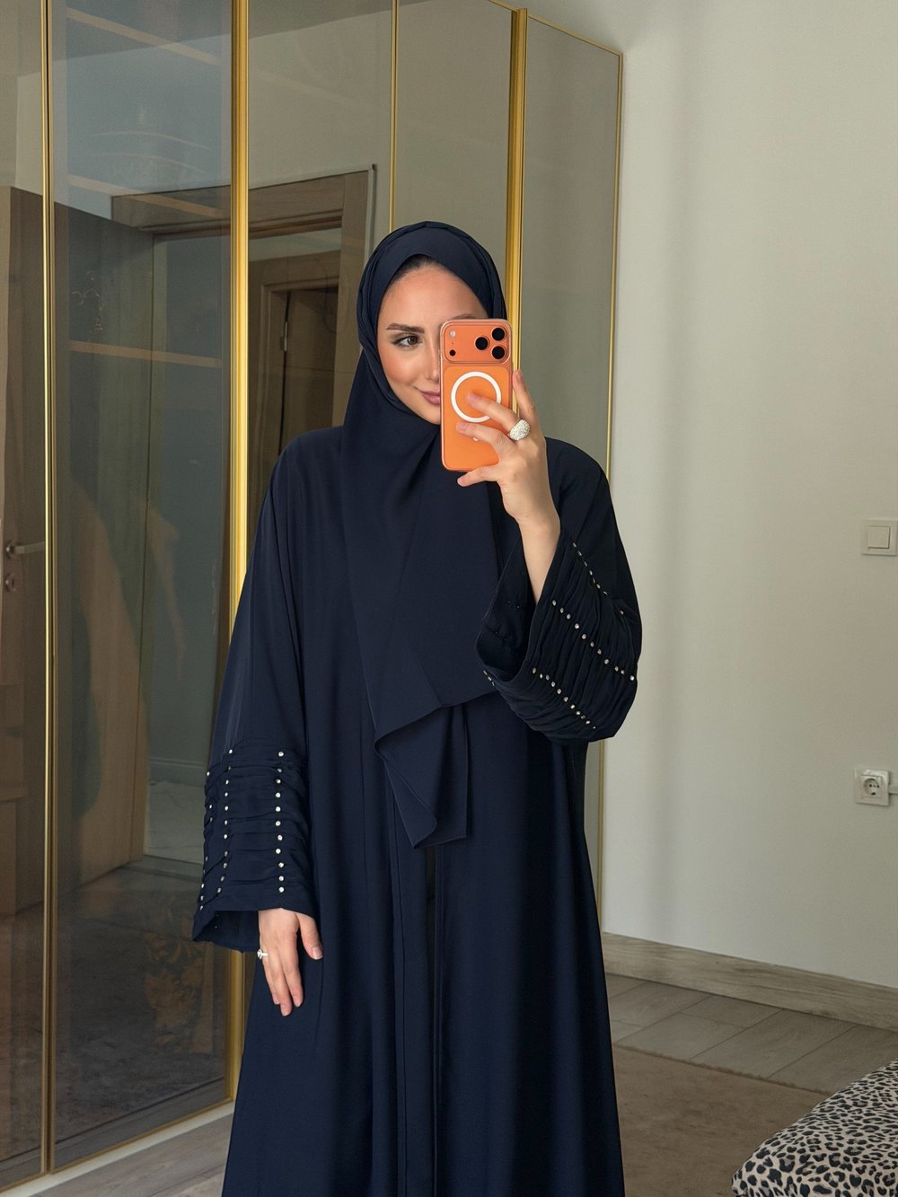 KOLLARI TAŞ BÜZGÜ DETAYLI ABAYA ŞAL SET 