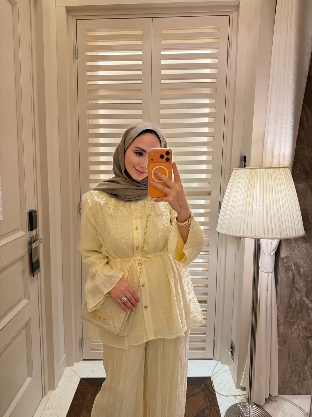 YAKA DANTEL DETAYLI TAKIM SOFT SARI
