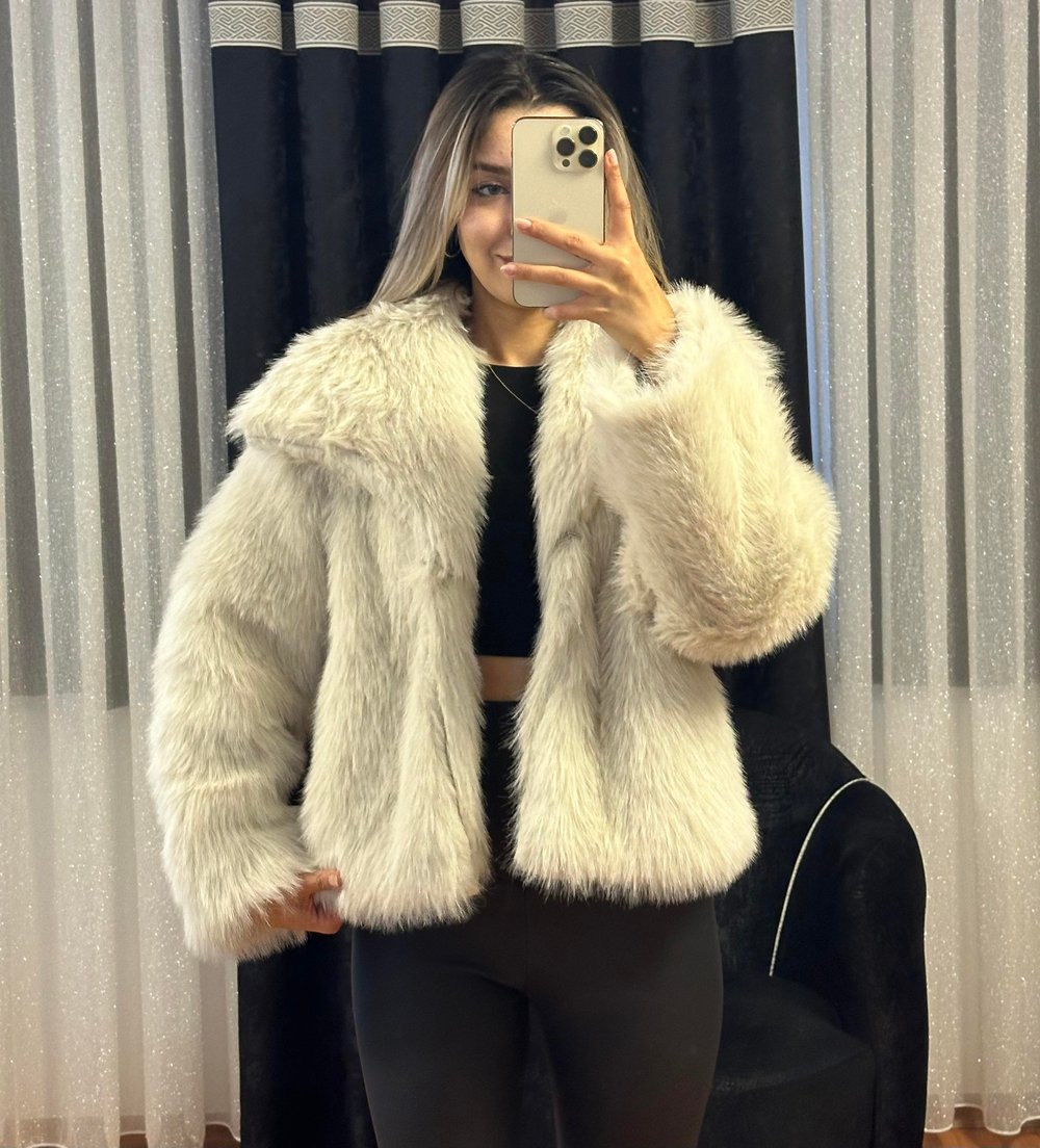 Lolita Kürk Taş