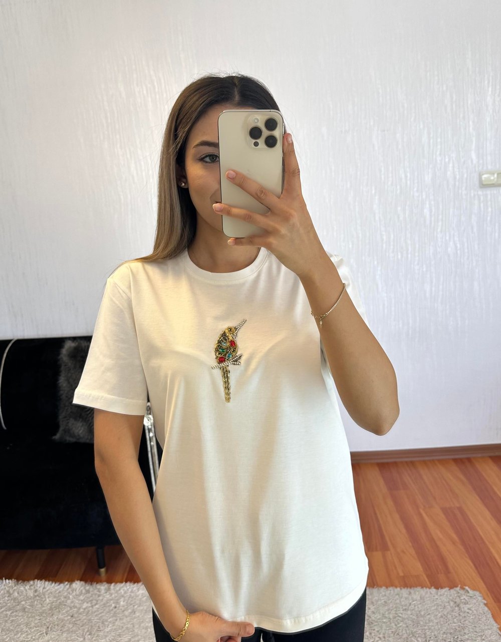 Marka Muadil Dal Kuş İri Taşlı T-Shirt Kırık Beyaz