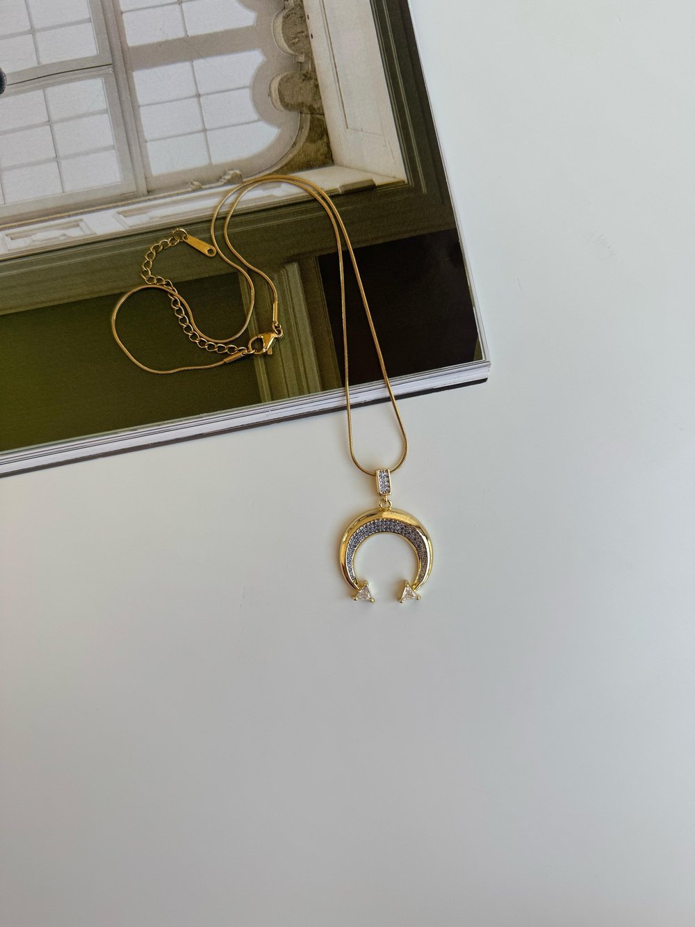 Çelik Taşlı Ay Kolye