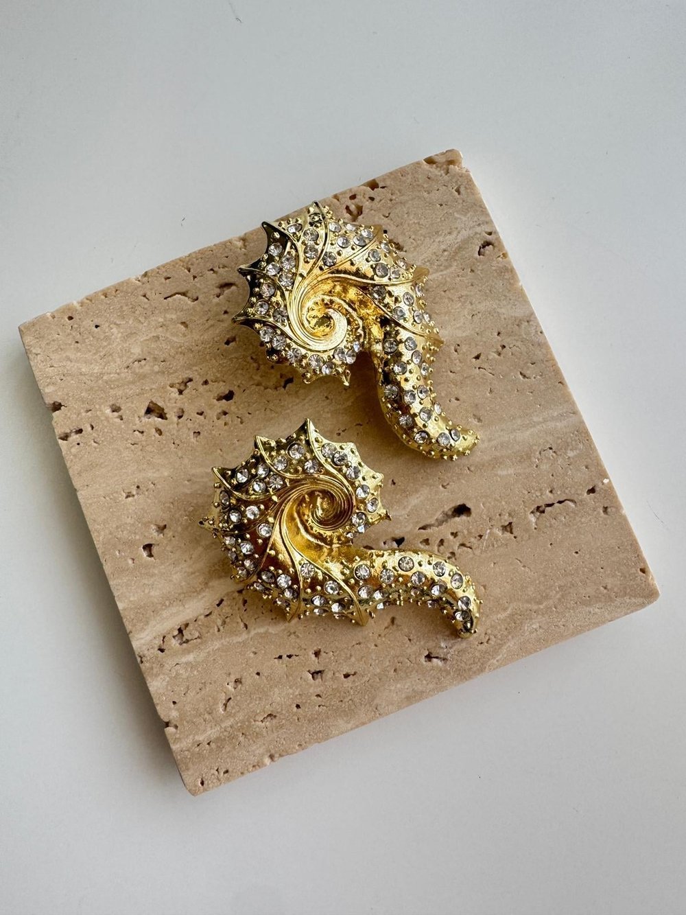 Marka Model Gold Taşlı Küpe