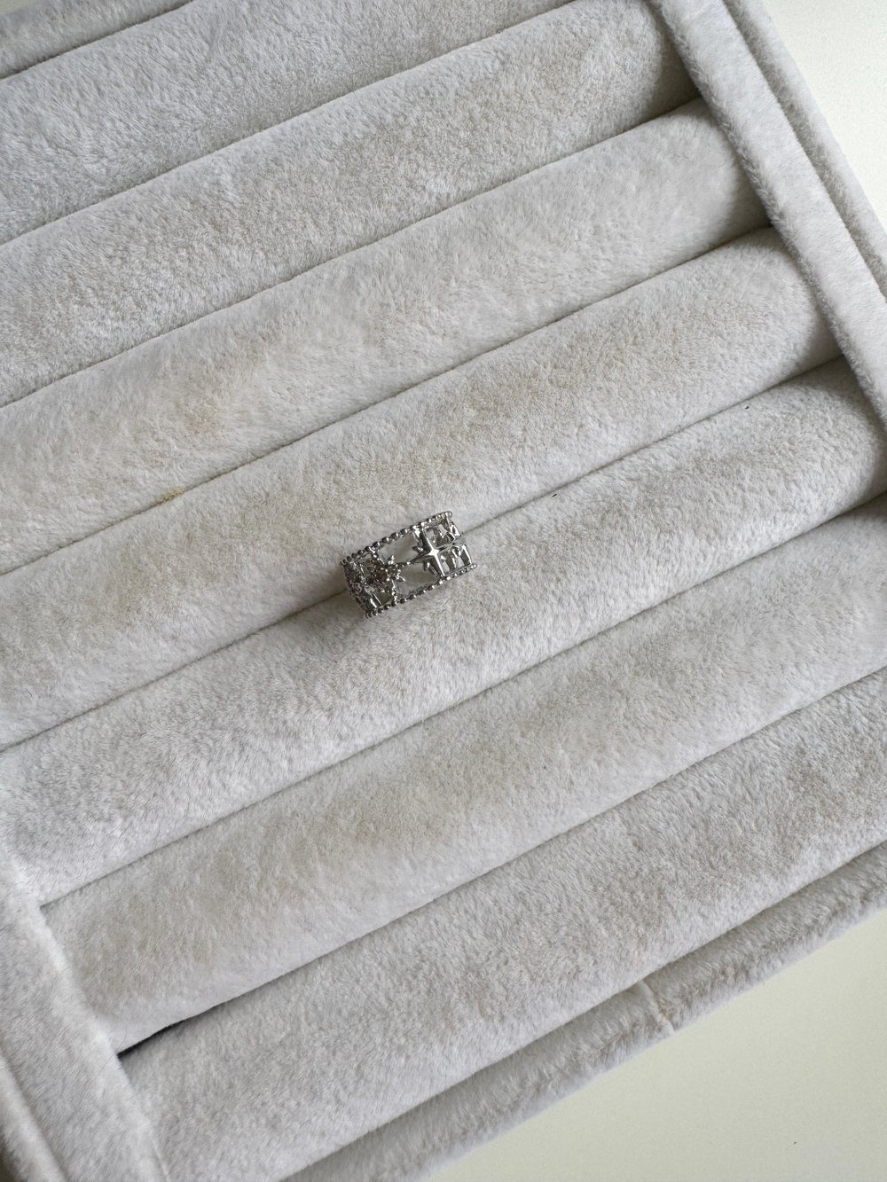 Silver Taşlı Kıkırdak Küpe