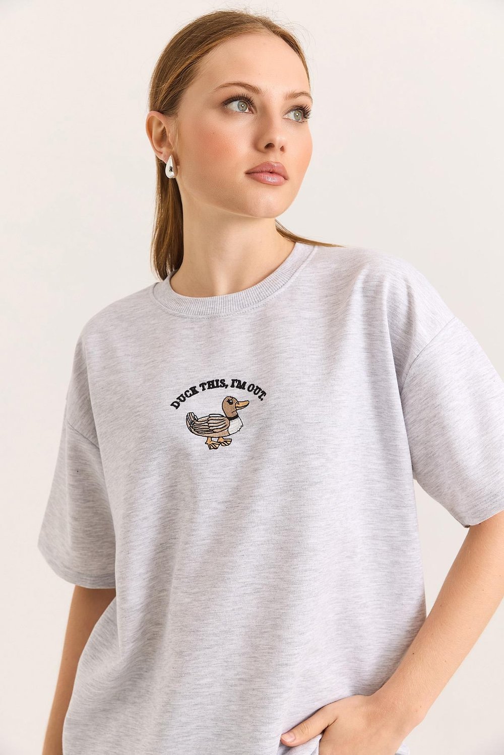 Gri Ördek Nakışlı Oversize Tişört