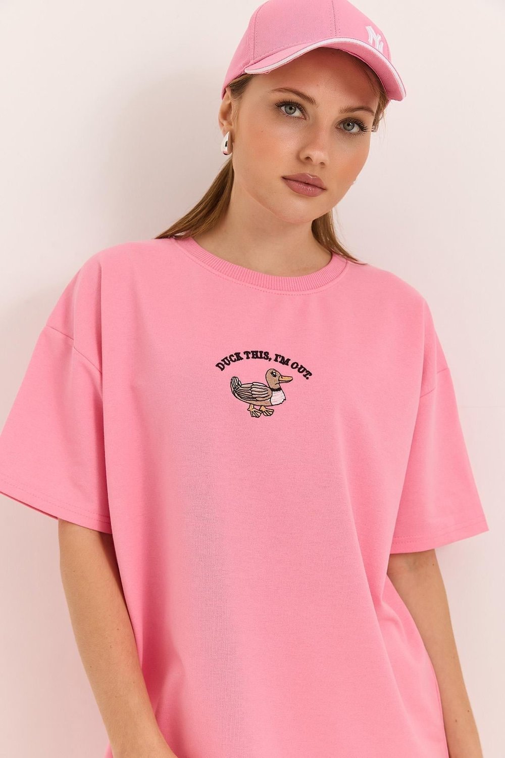 Pembe Ördek Nakışlı Oversize Tişört