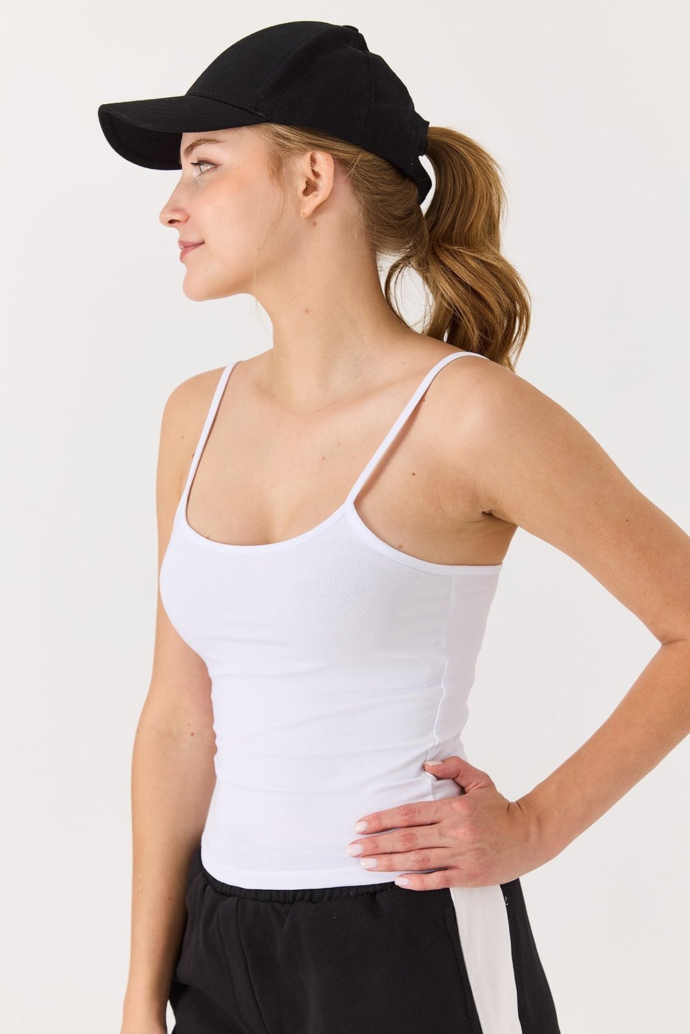 Beyaz İnce Askılı Crop Bluz