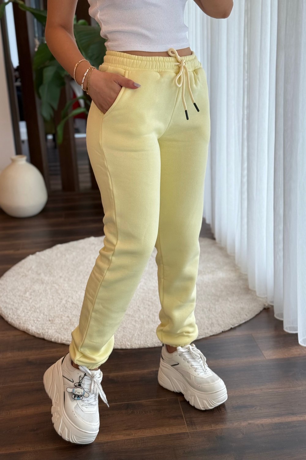 Sarı Beli Bağcıklı Eşofman Pantolon