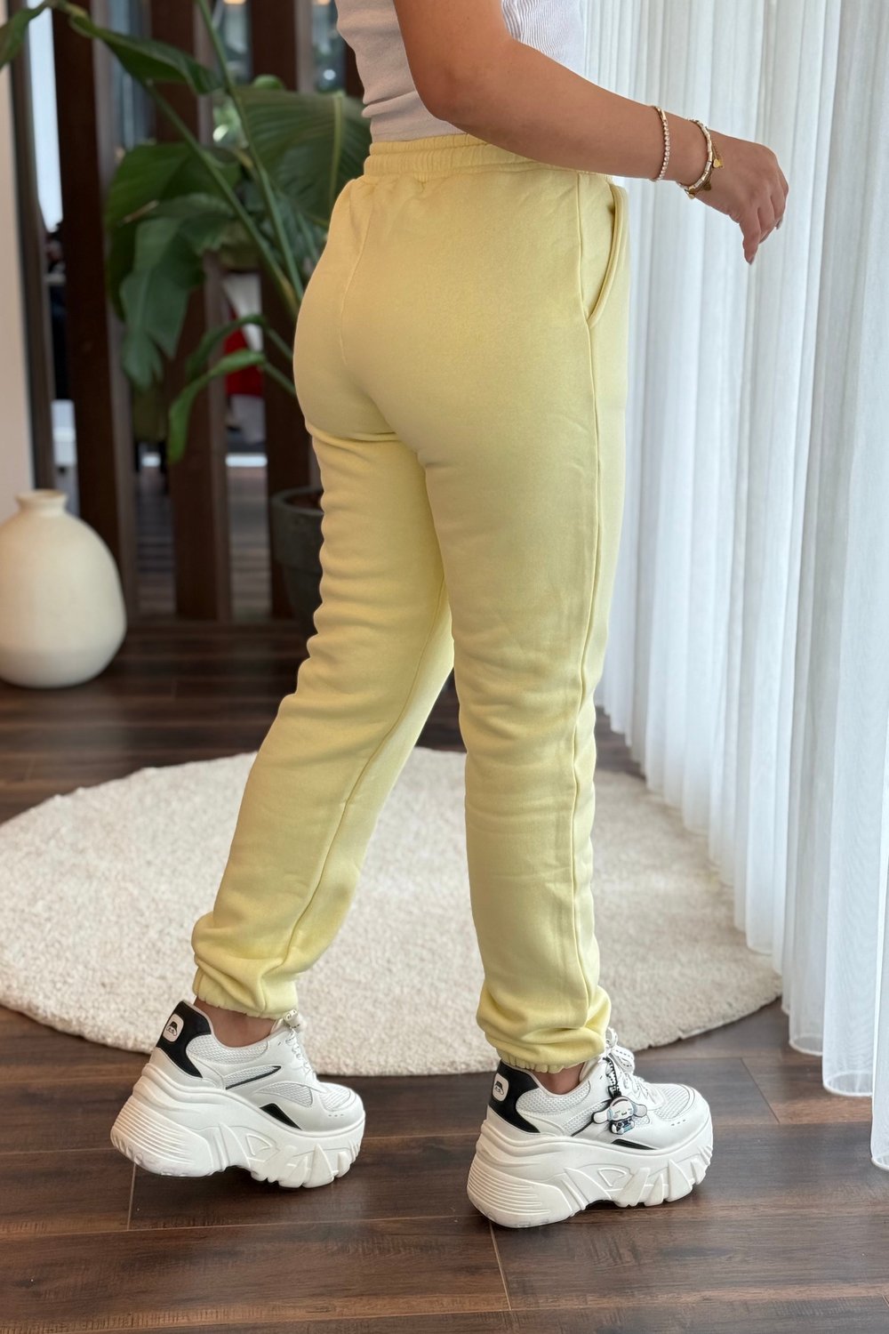 Sarı Beli Bağcıklı Eşofman Pantolon