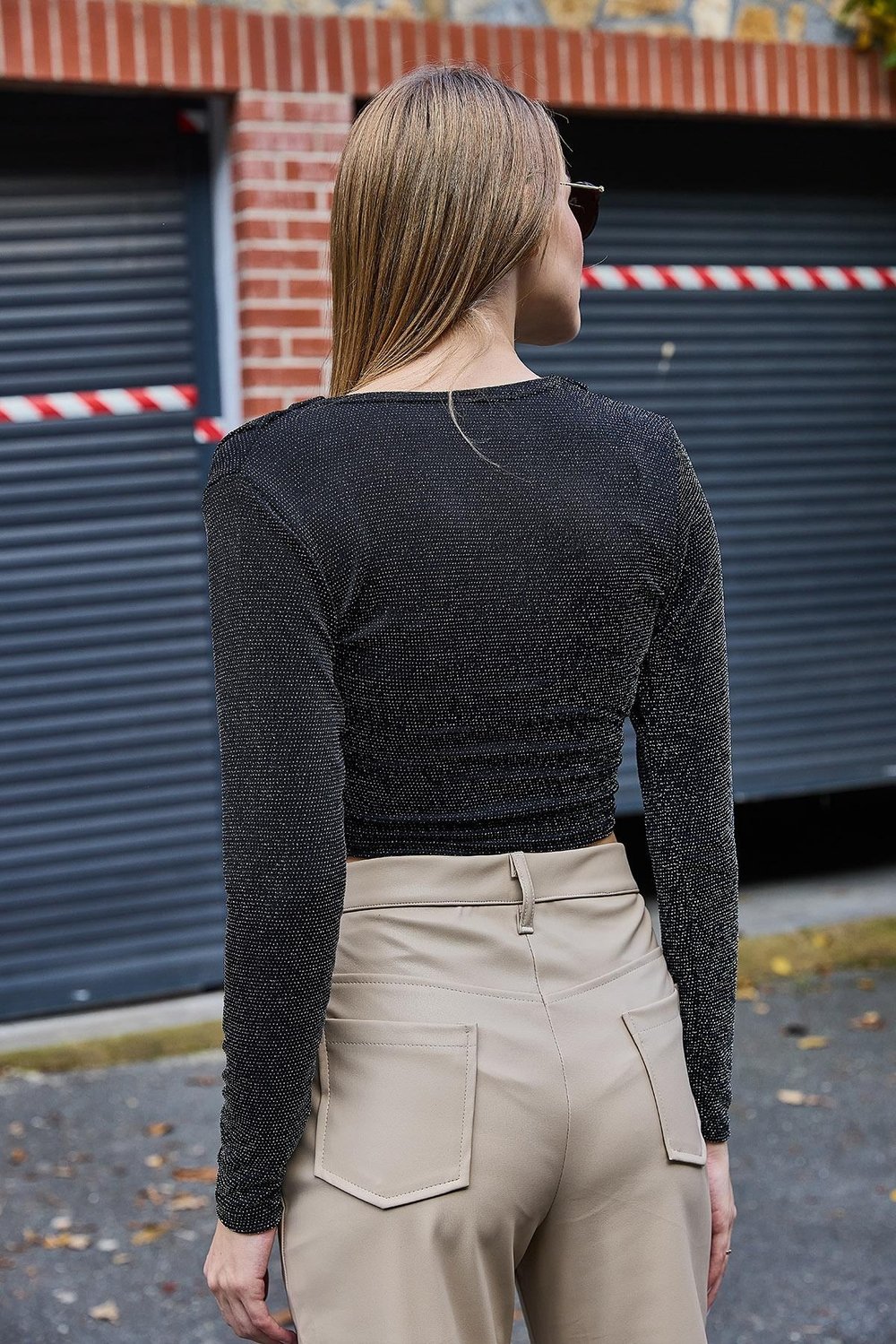 Siyah Kruvaze Simli Crop Bluz