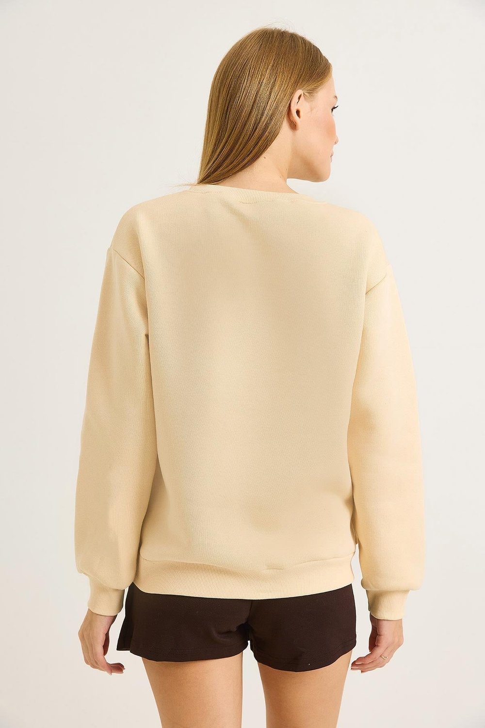 Bej Labubu İşlemeli Sweatshirt