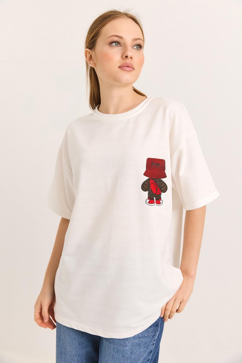 Beyaz Karakter Baskılı Oversize Tişört