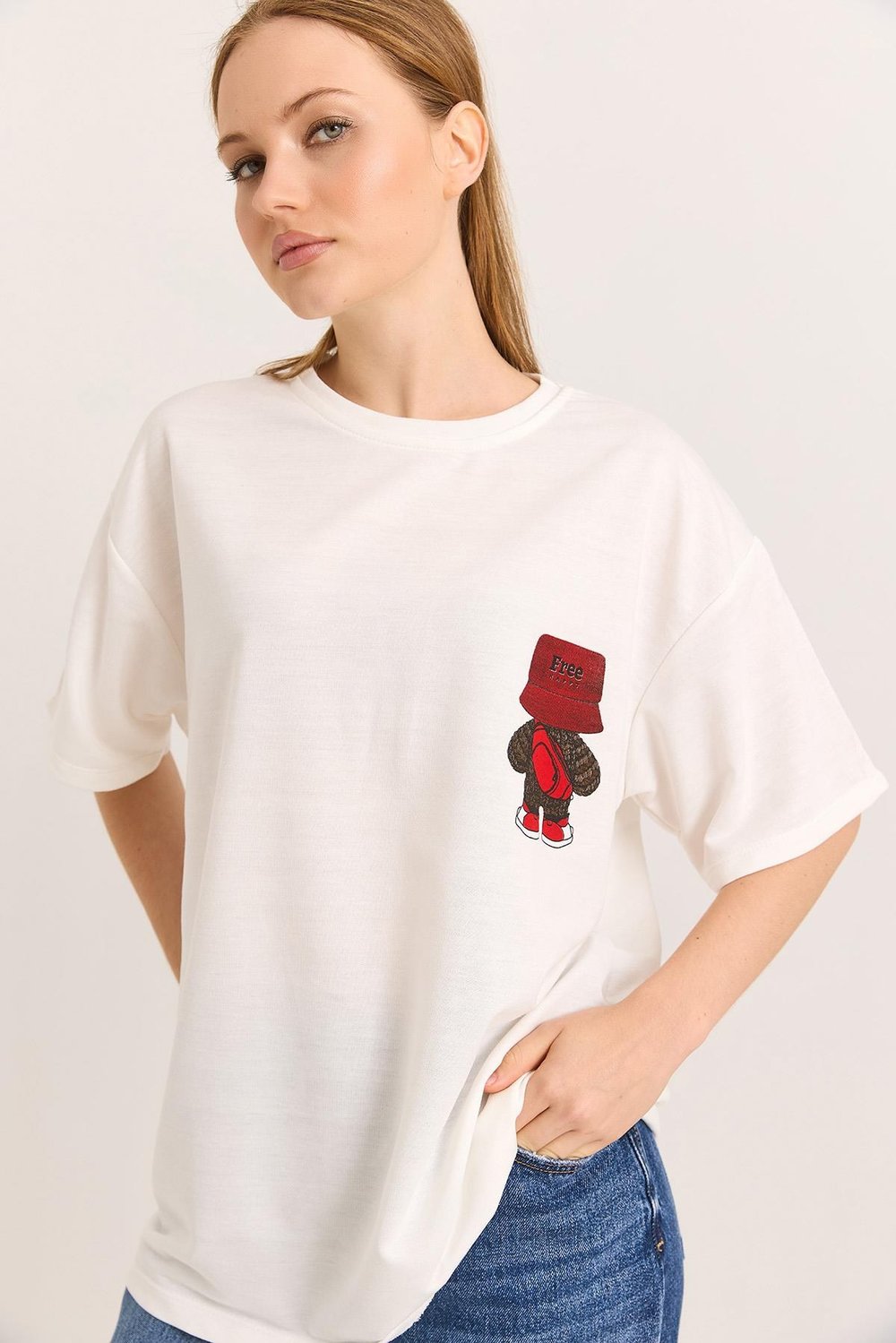 Beyaz Karakter Baskılı Oversize Tişört