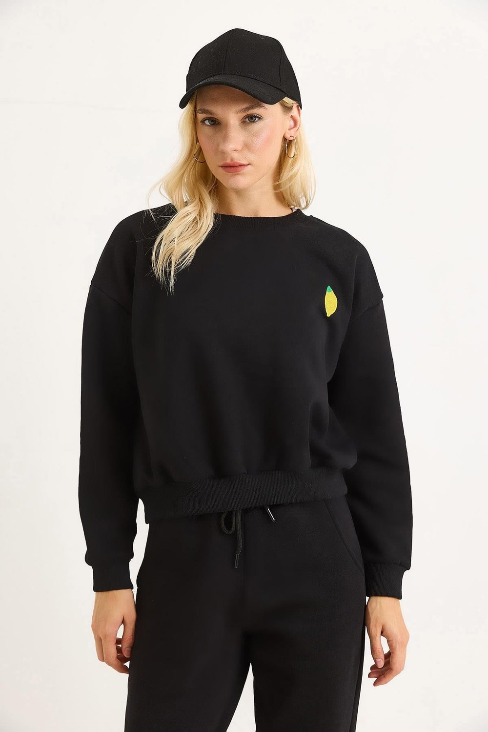 Siyah Limon Nakışlı Sweatshirt