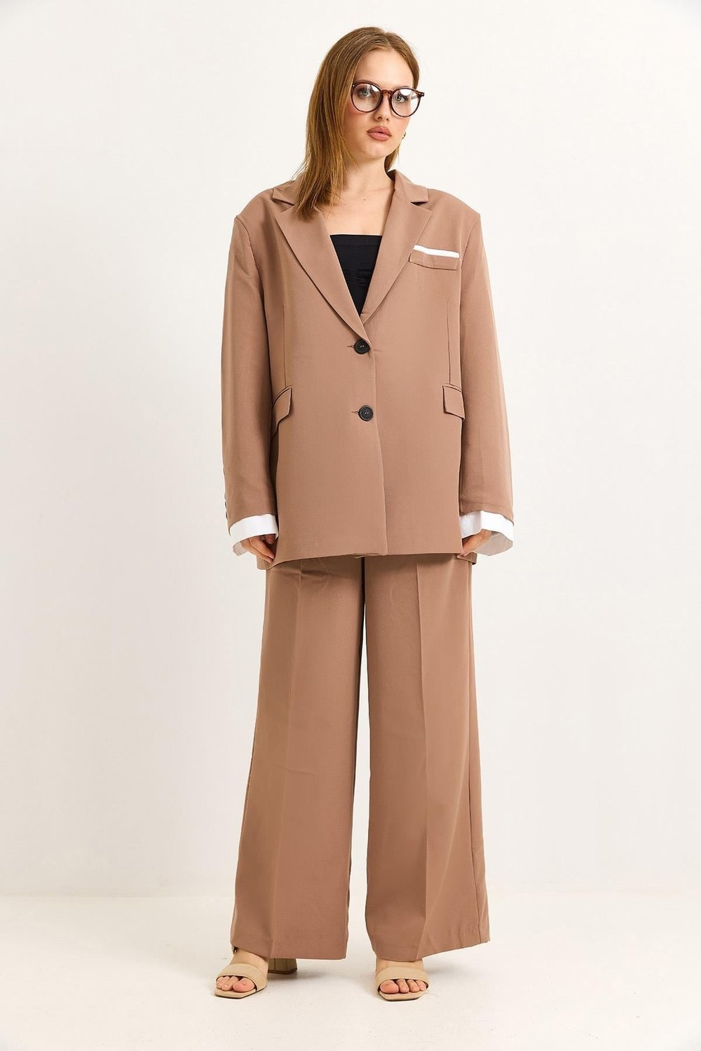 Kahverengi Oversize Ceketli Takım