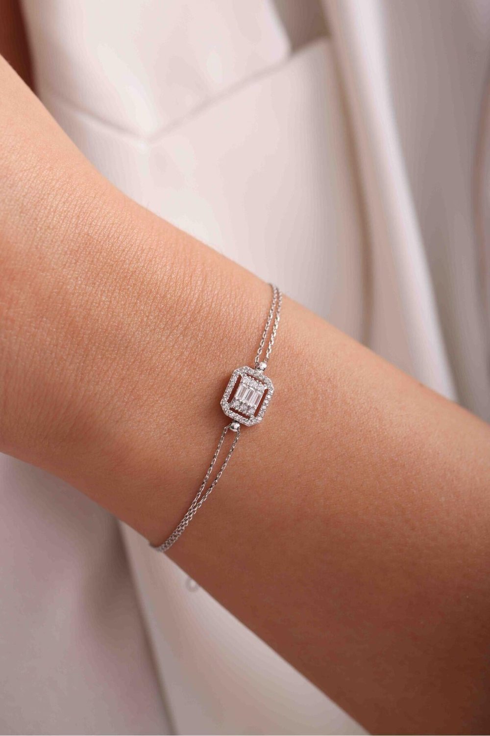 3 Baget Stone Hayalet Beyaz Gold Bracelet
