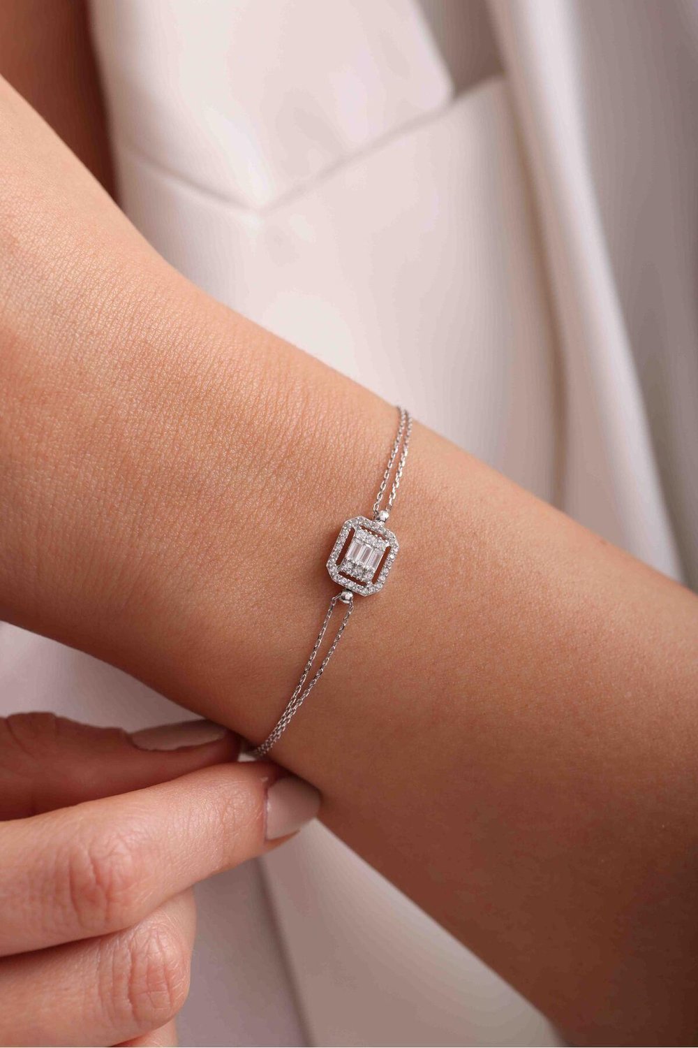 3 Baget Stone Hayalet Beyaz Gold Bracelet