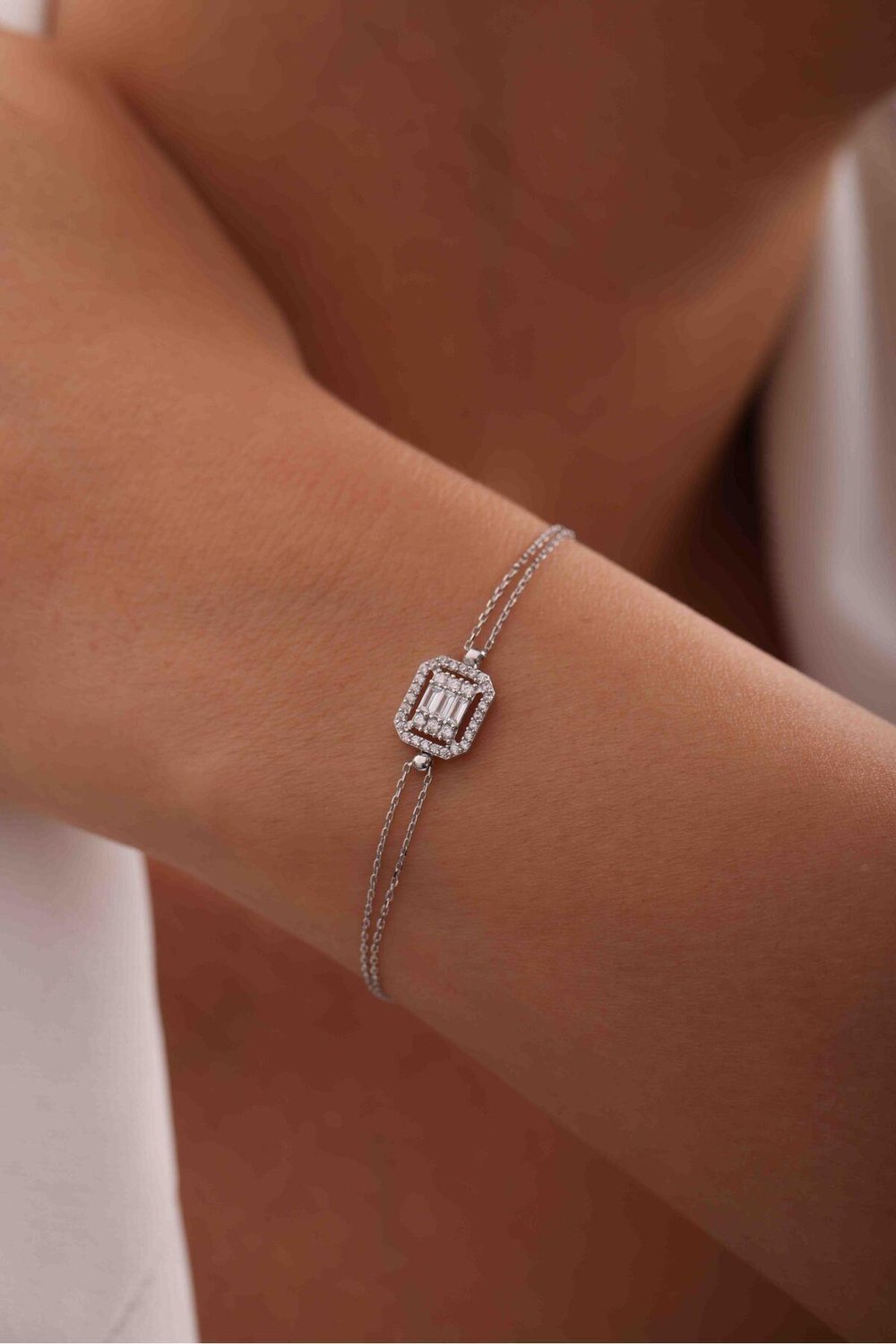 3 Baget Stone Hayalet Beyaz Gold Bracelet