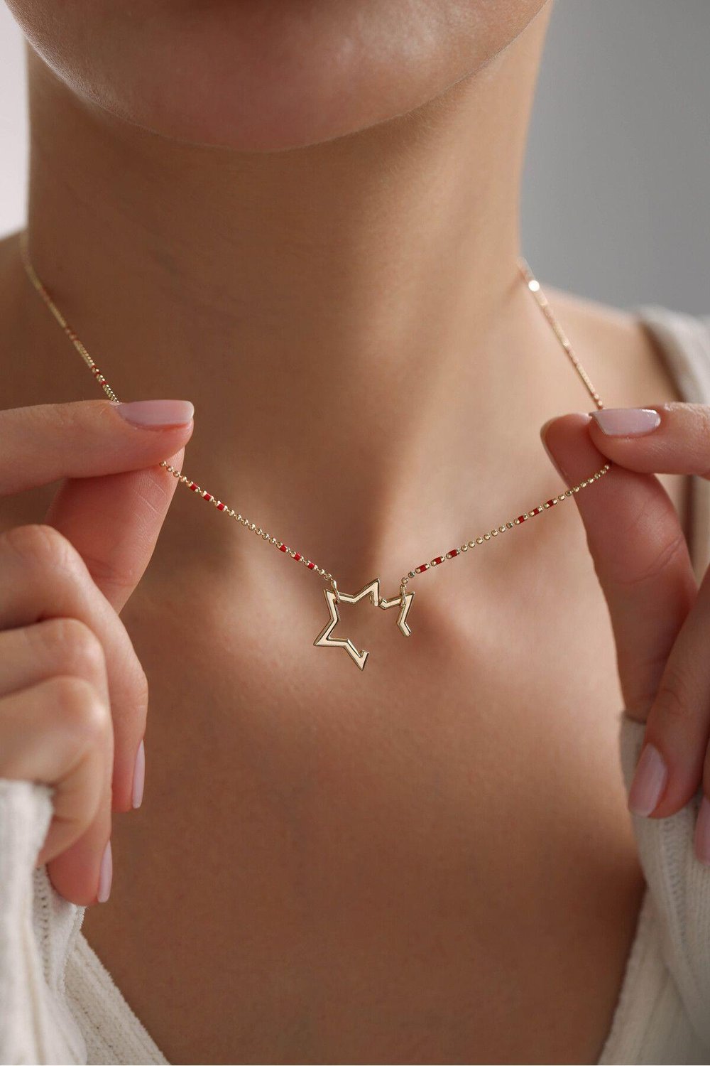 Golf Kırmızı Mineli Kilitli Yıldız Necklace 44 cm