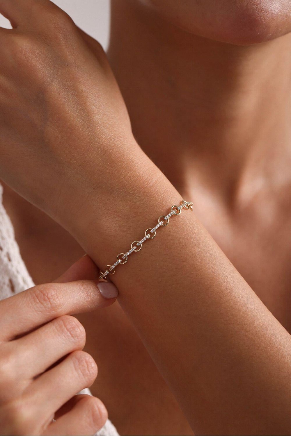 Halka Detaylı Stone 3 Charm Linaetta Bracelet