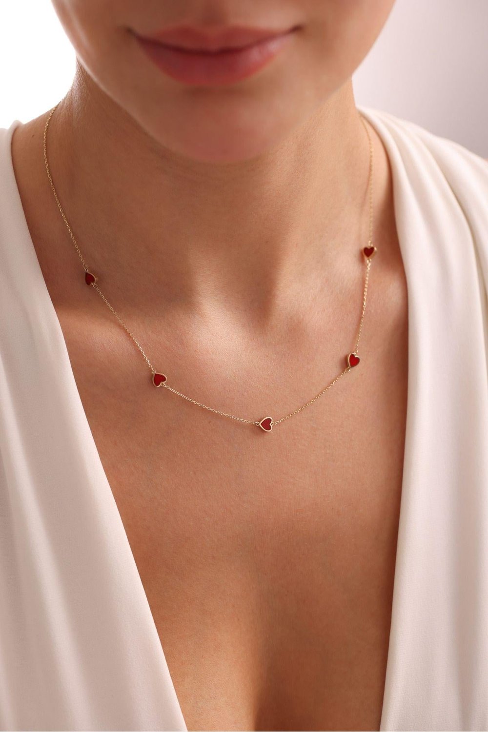 Kırmızı Mineli 5 Kalp Necklace