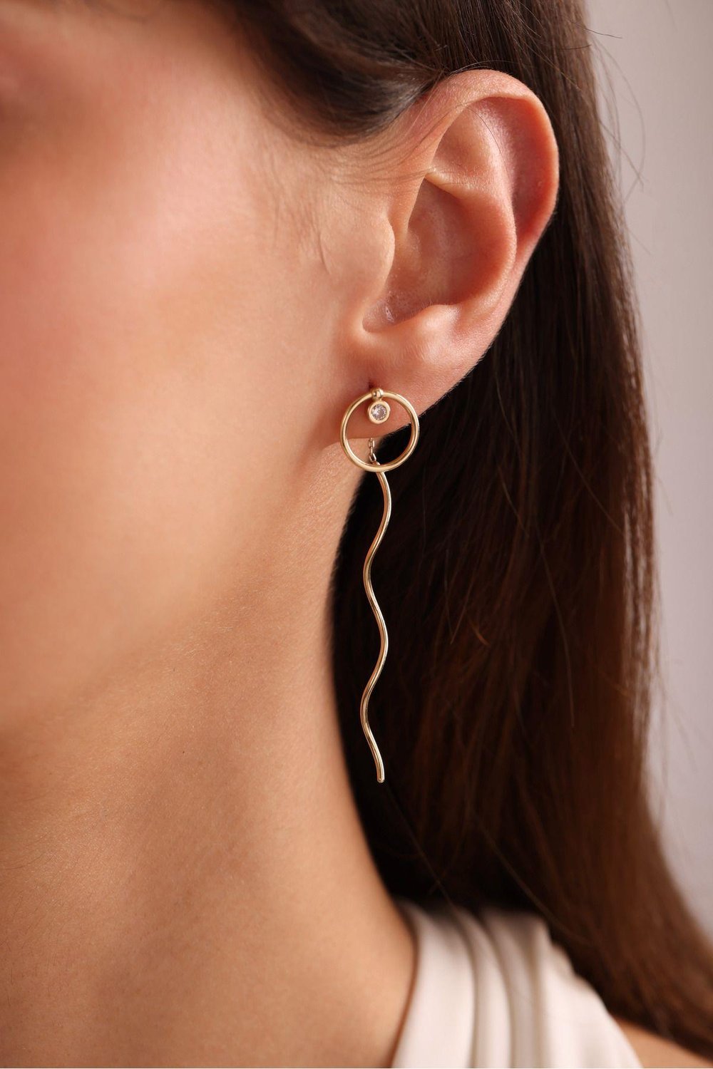 Sallantılı Taşlı Spiral Küpe